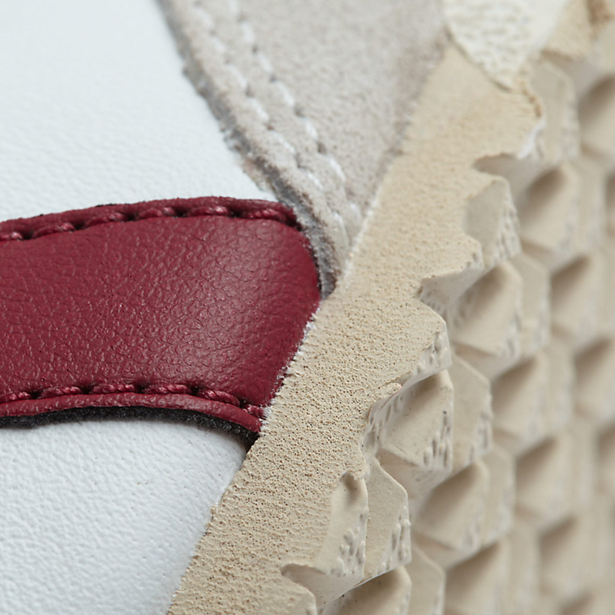 UNISEX SLIP ON (WHITE/BURGUNDY)