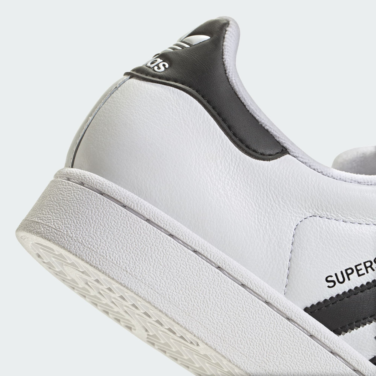 Casual Unisex (Cloud White/Core Black/Cloud White)