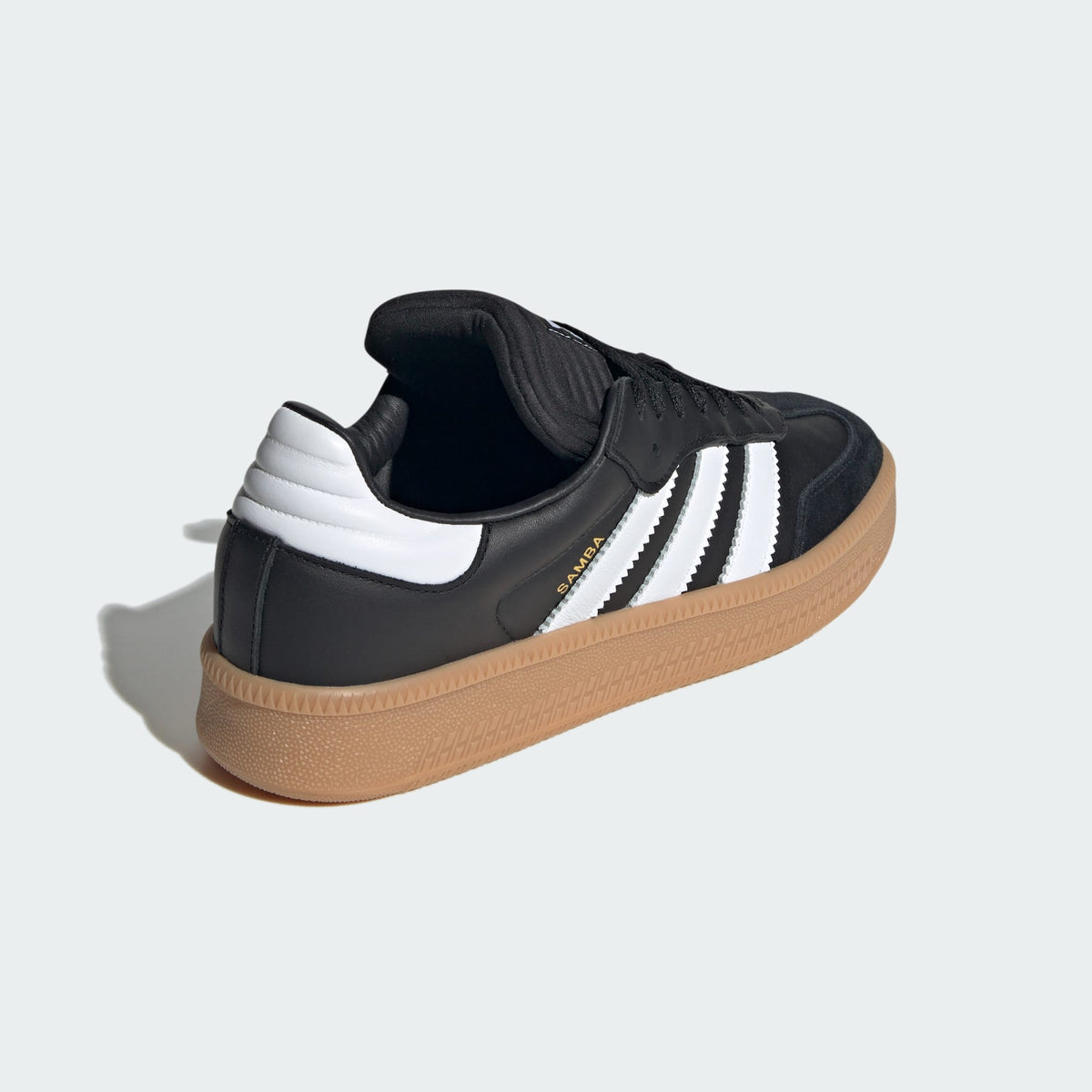 XLG Casual Unisex (Core Black/Cloud White/Gum)
