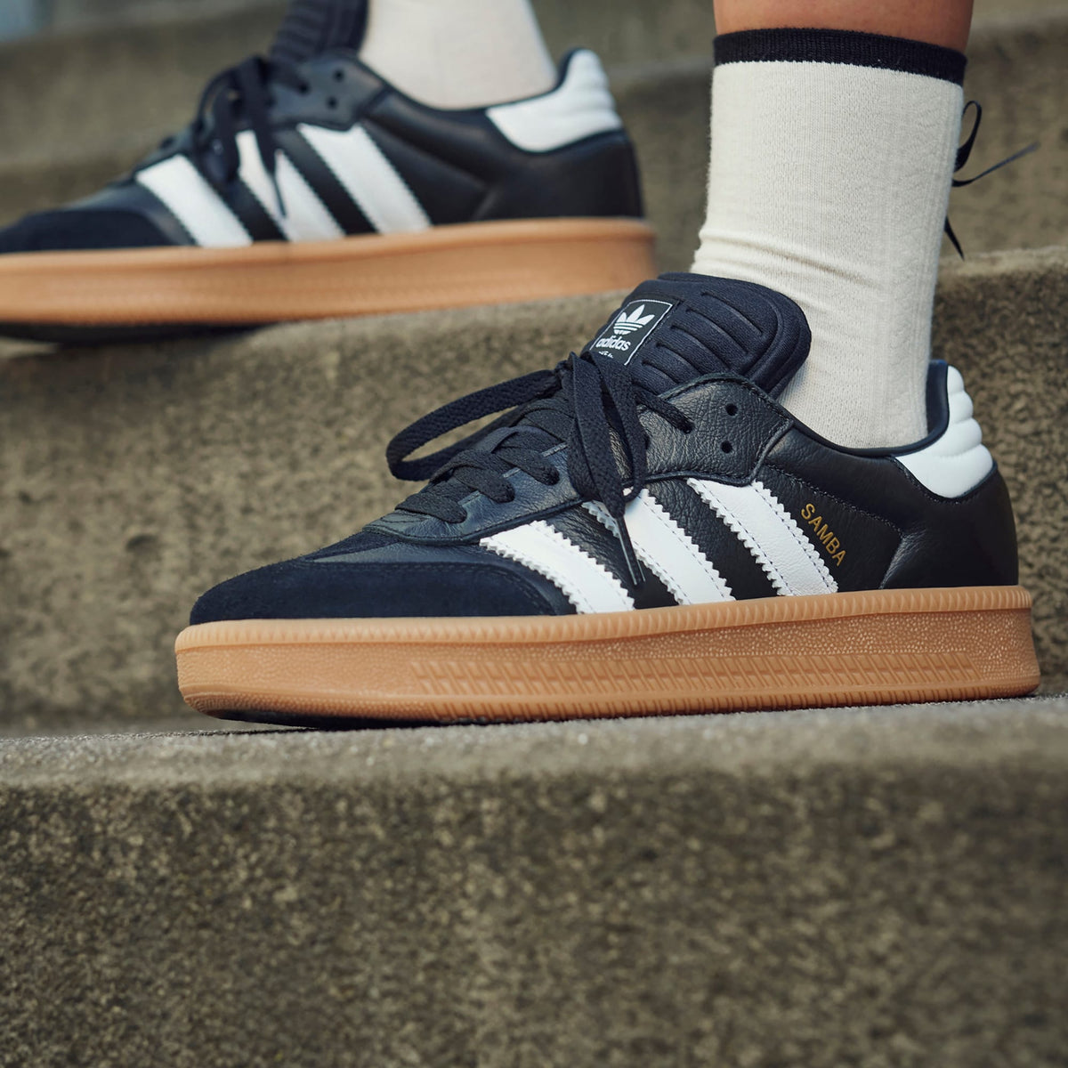 XLG Casual Unisex (Core Black/Cloud White/Gum)