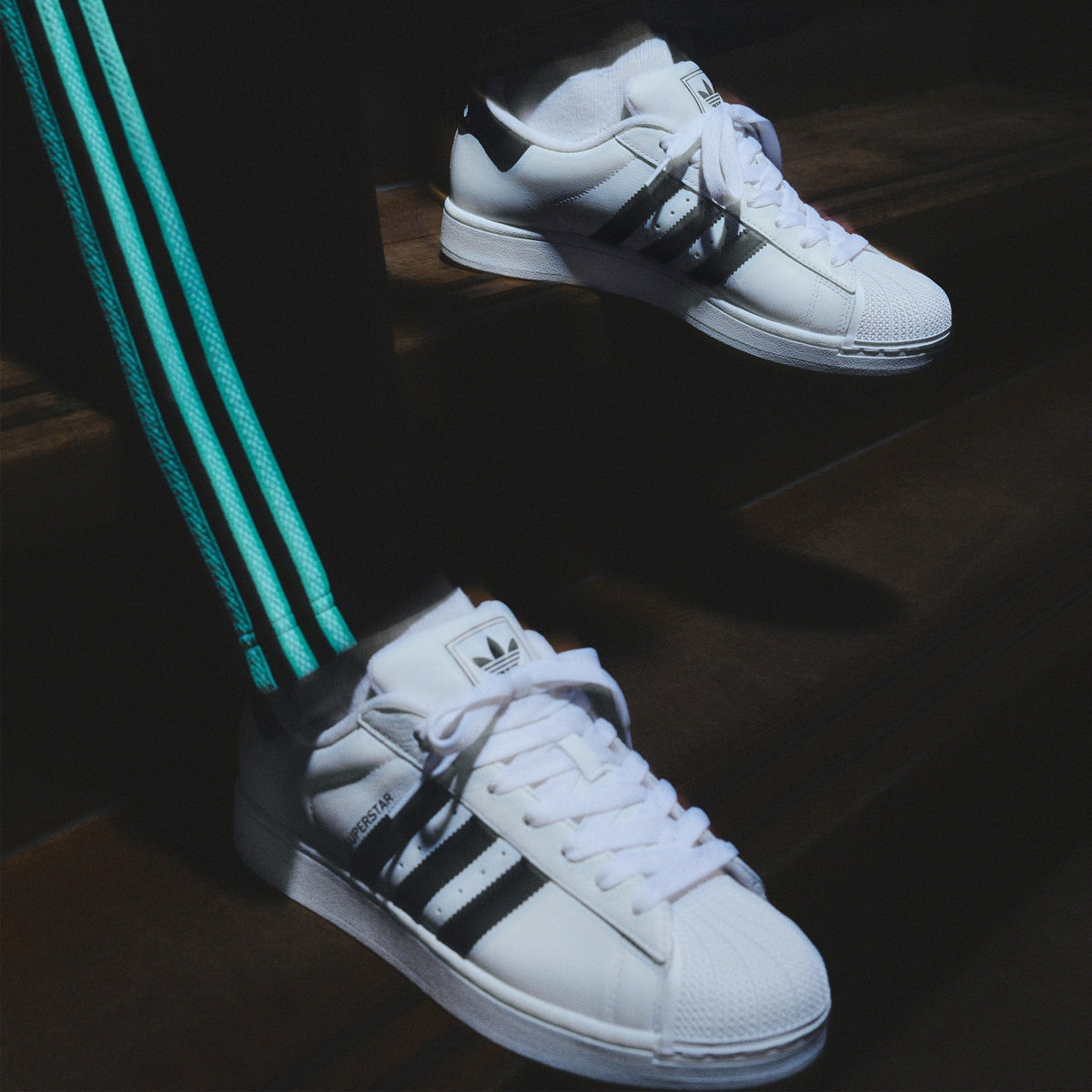 Casual Unisex (Cloud White/Core Black/Cloud White)