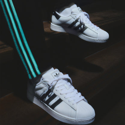 Casual Unisex (Cloud White/Core Black/Cloud White)