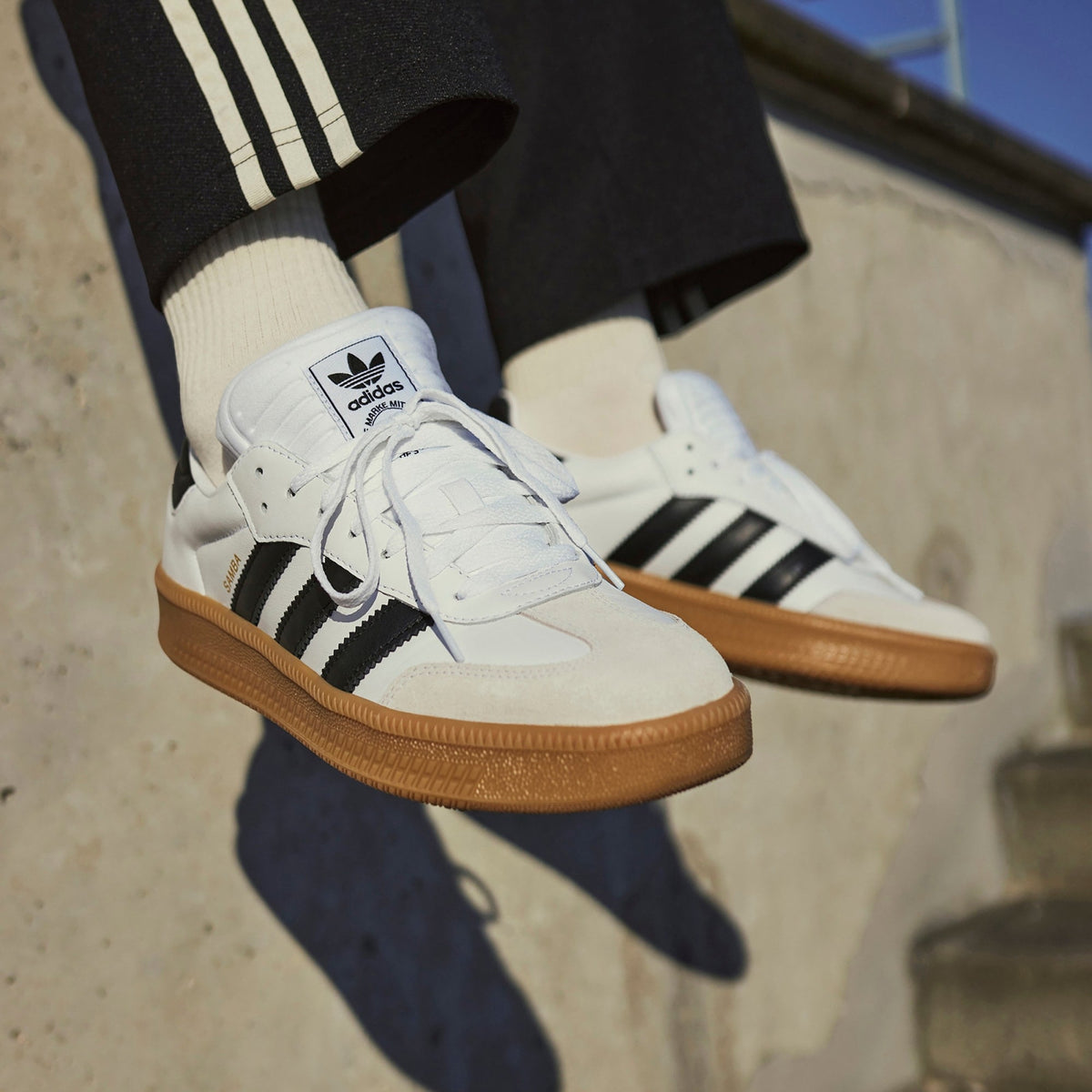 XLG Casual Unisex (Cloud White/Core Black/Gum)