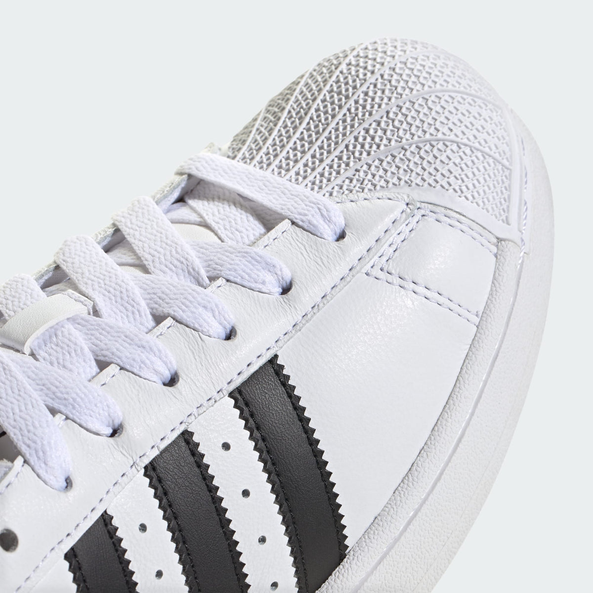 Casual Unisex (Cloud White/Core Black/Cloud White)