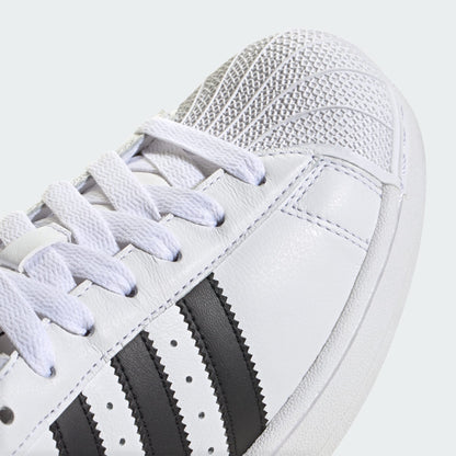 Casual Unisex (Cloud White/Core Black/Cloud White)