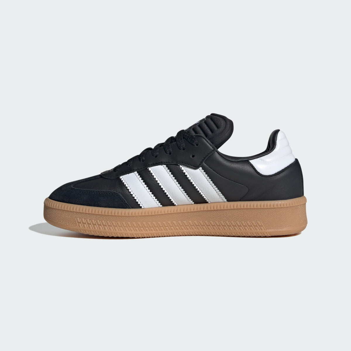 XLG Casual Unisex (Core Black/Cloud White/Gum)