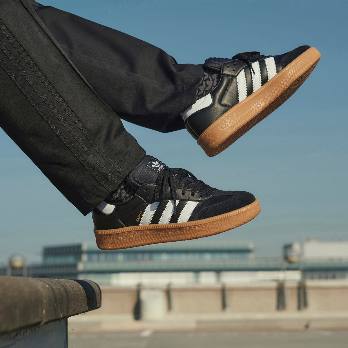 XLG Casual Unisex (Core Black/Cloud White/Gum)