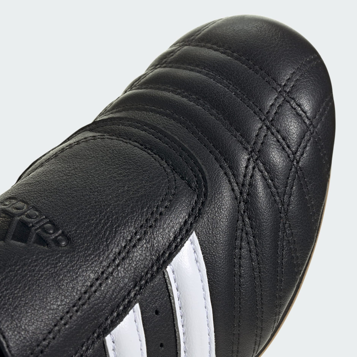 Casual Unisex (Core Black/cloud White/Gum)