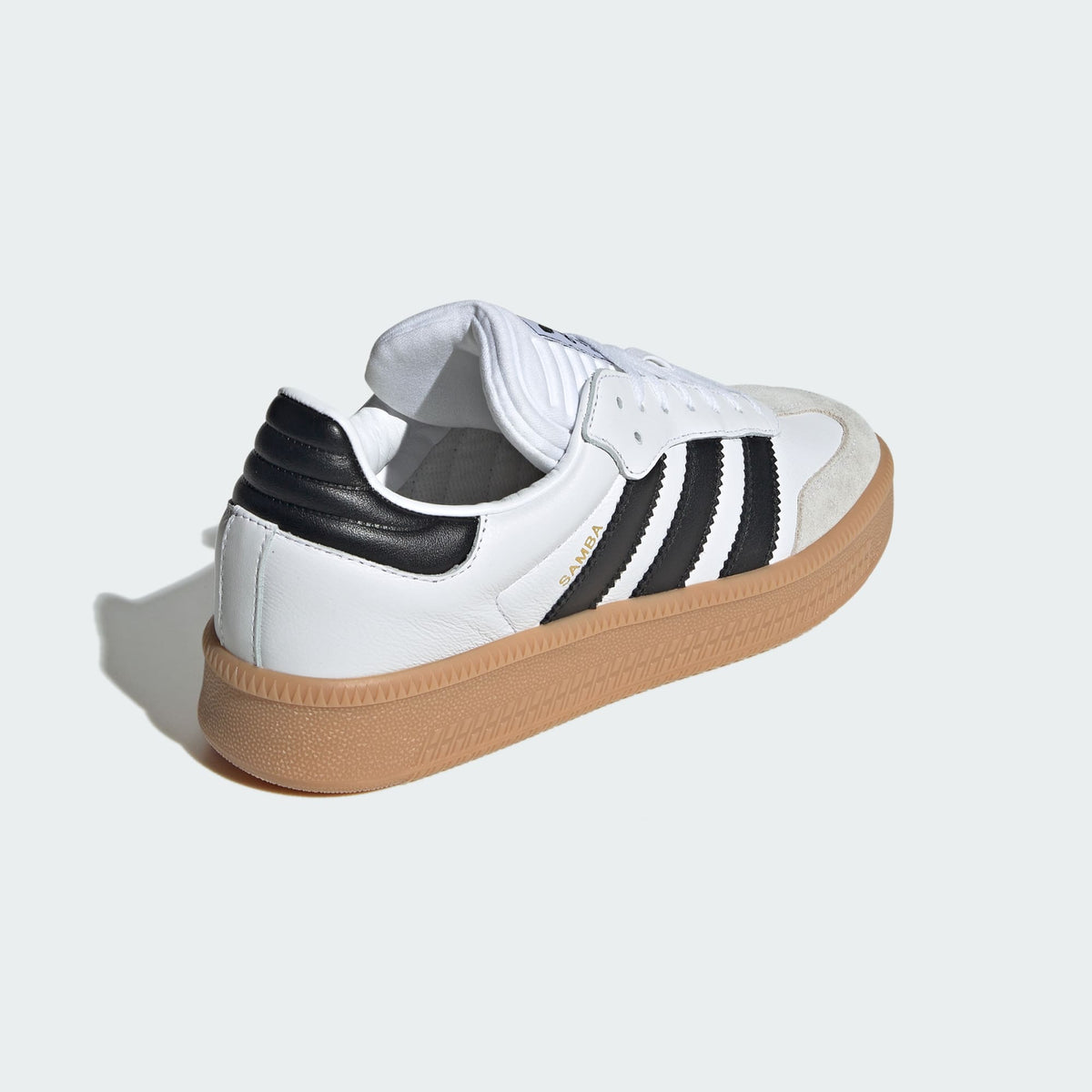 XLG Casual Unisex (Cloud White/Core Black/Gum)